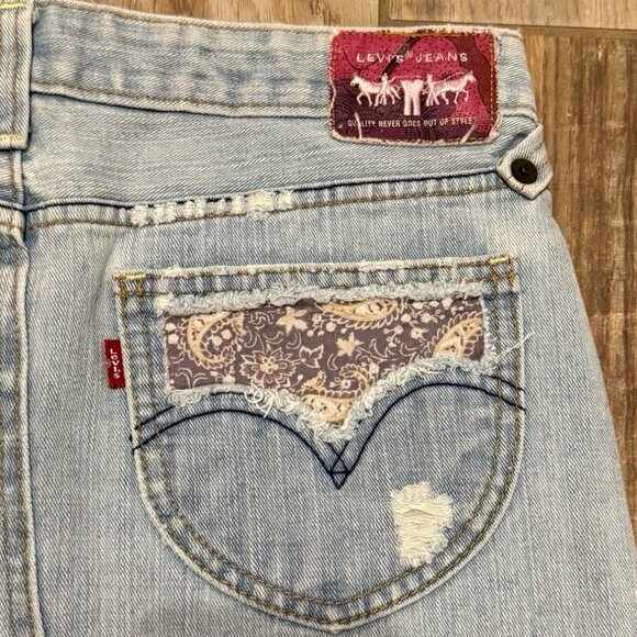 Levi's Jeans Denim Cut Off Skirt Paisley Patches Distressed - Picture 3 of 4